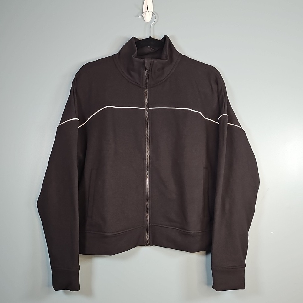 NWT Yogalicious Black Cloud Plush Elite Bomber Jacket Size Medium MSRP $72